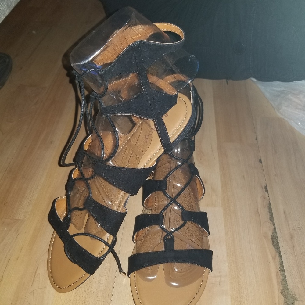 Beautiful black summer roman styled shoes sz 8